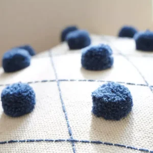 coussin-pompons-bellattitude_1